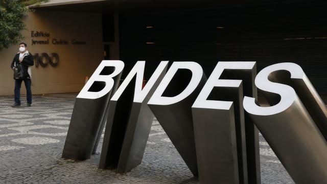 Faltam subsídios para novas tecnologias e Petrobras terá que correr riscos na transição, diz BNDES